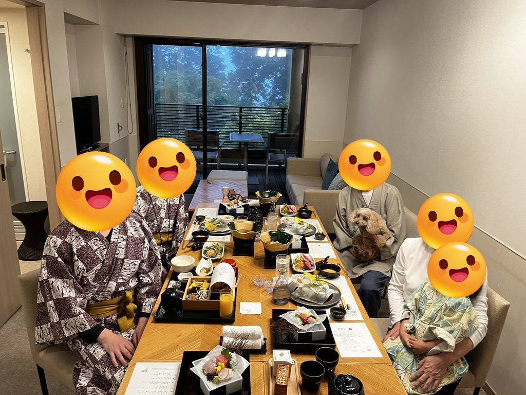 夜の部屋食の様子