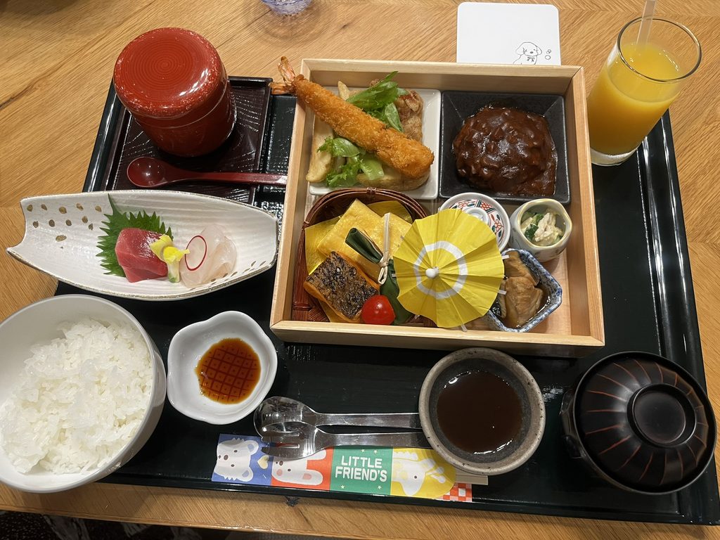 子供の夜の部屋食